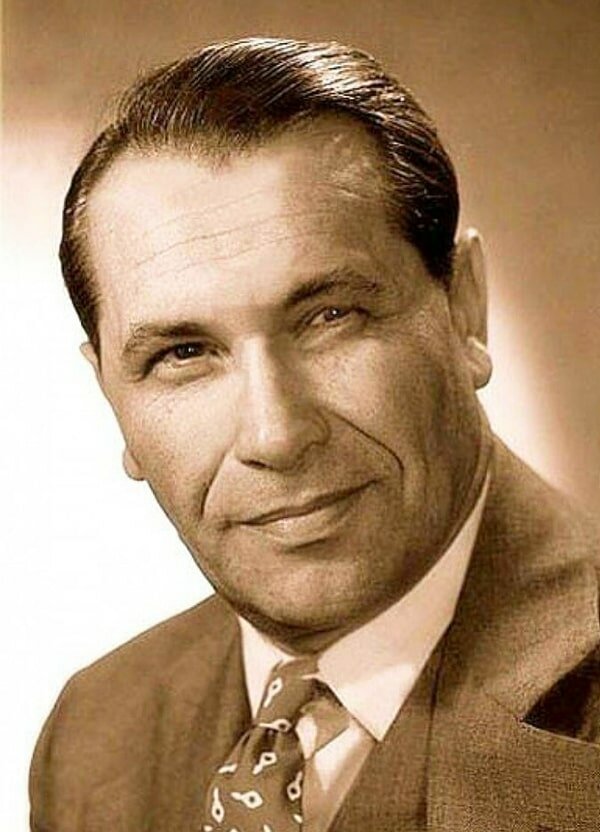 Марк Бернес